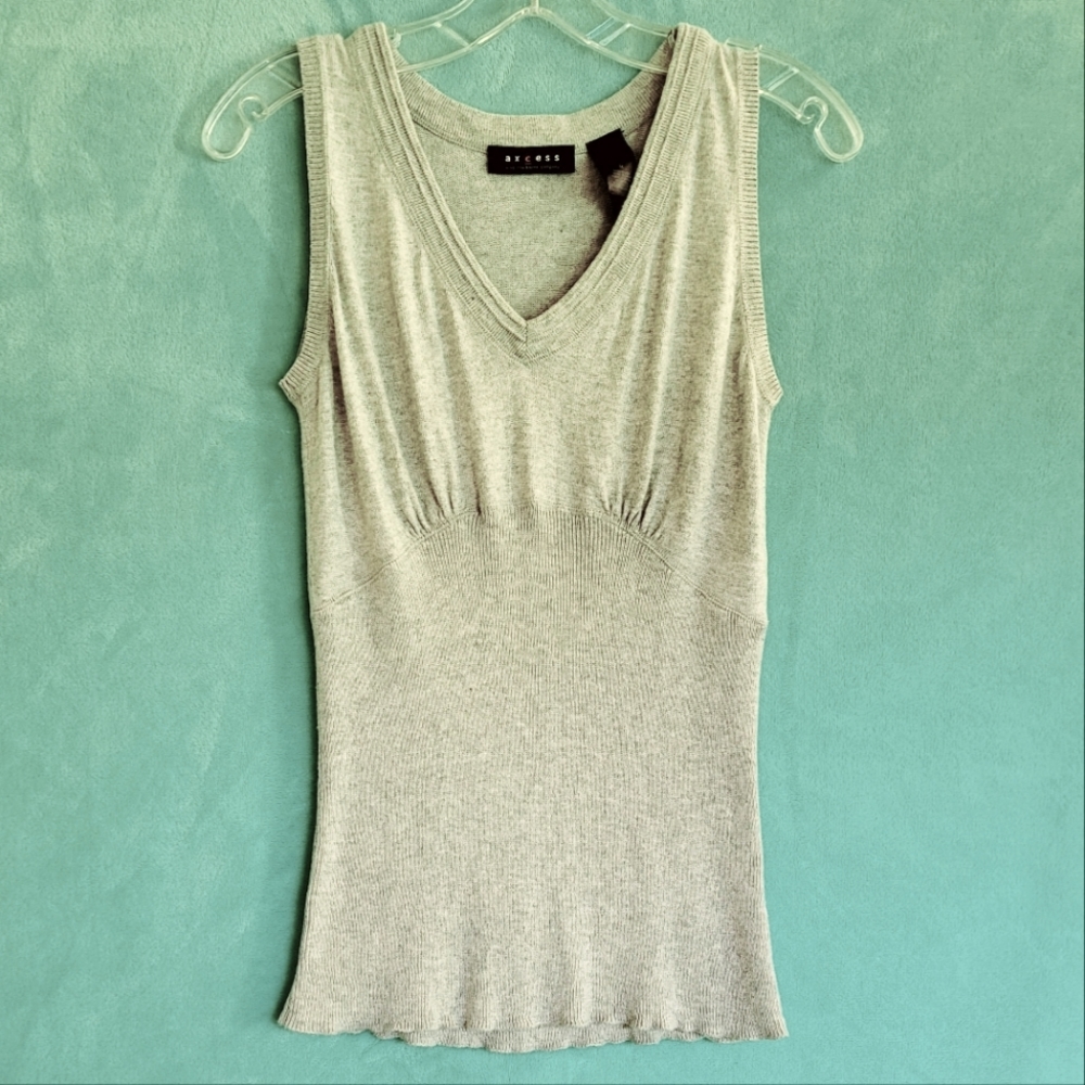 Liz Claiborne Axcess Tailored gray V-neck sleeveless sweater size M